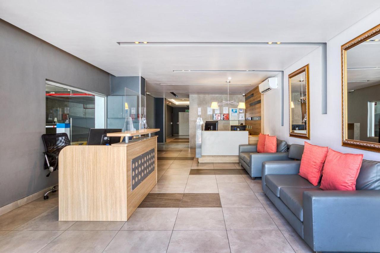Backup-powered Colourfull Balcony Apartment Cape Town