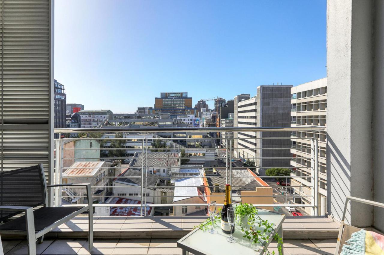 Backup-powered Colourfull Balcony Apartamento